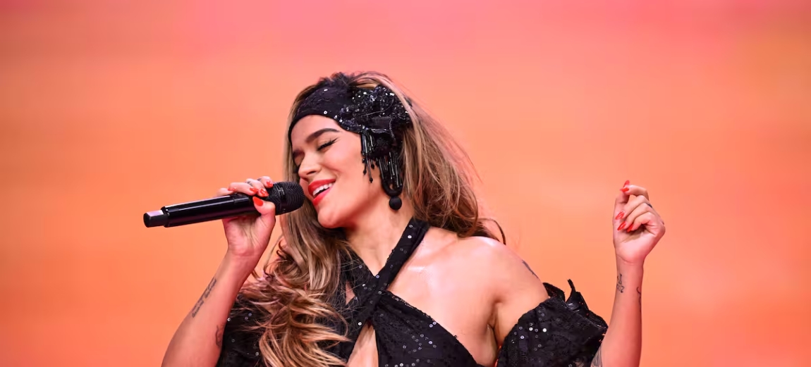 ‘Papasito’ de Karol G ya suena en español con una versión cumbiera que enamoró a la artista