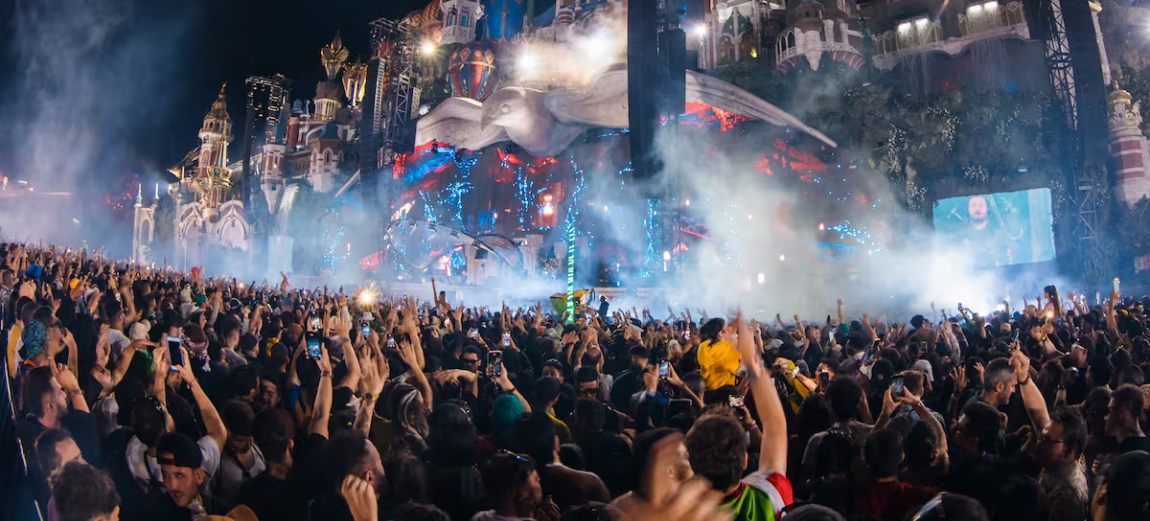 Tomorrowland 2025 sigue en pie: reconstruyen el escenario tras incendio y confirman apertura parcial